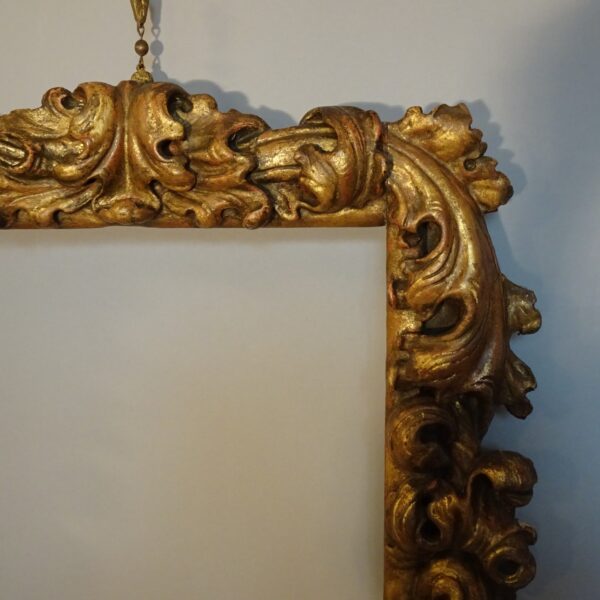 Cornice in legno dorato XVIII secolo-1