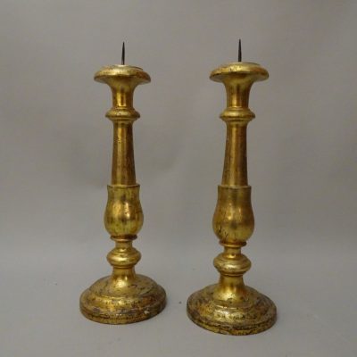 Coppia di candelieri impero in legno dorato