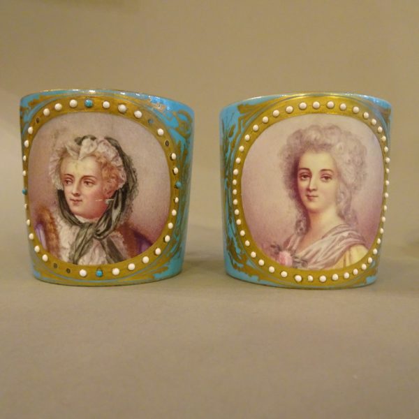 Coppia di tazzine in porcellana Sevres XVIII secolo-2