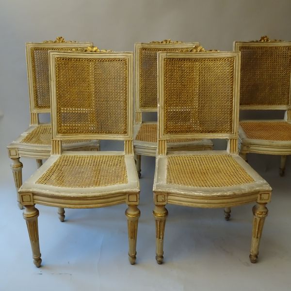 Sei sedie Luigi XVI in legno laccato e dorato fine XVIII secolo-1