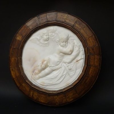 Putto dormiente tondo bassorilievo Neoclassico in marmo