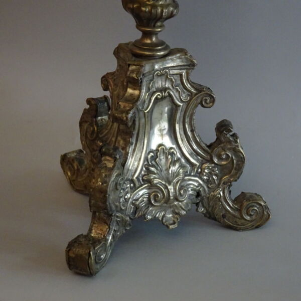 Candeliere in metallo sbalzato XVIII secolo-2