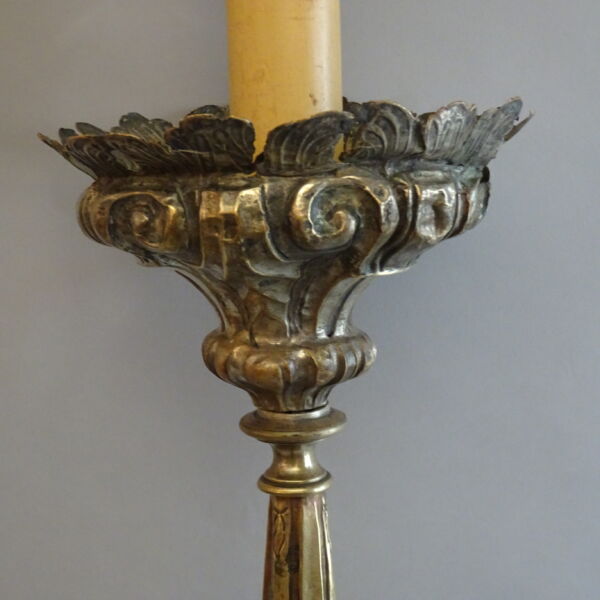 Candeliere in metallo sbalzato XVIII secolo-4