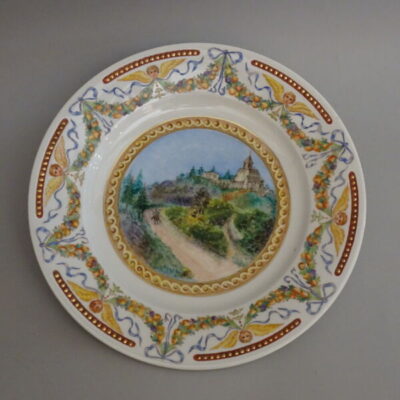 Piatto in porcellana Collegio S. Orsola Parma XIX secolo